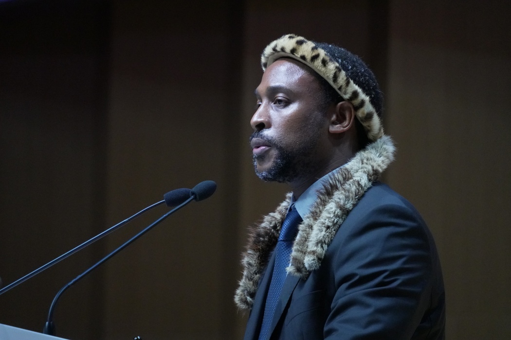 『더 리벌레이션 스피리추얼 홈(The Revelation Spiritual Home)』 — 마시모 인트로비네와 로시타 쇼리테의 신간 이미지